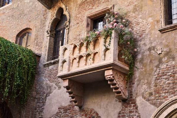Thành cổ Verona Ý - nơi khởi đầu của chuyện tình Romeo và Juliet