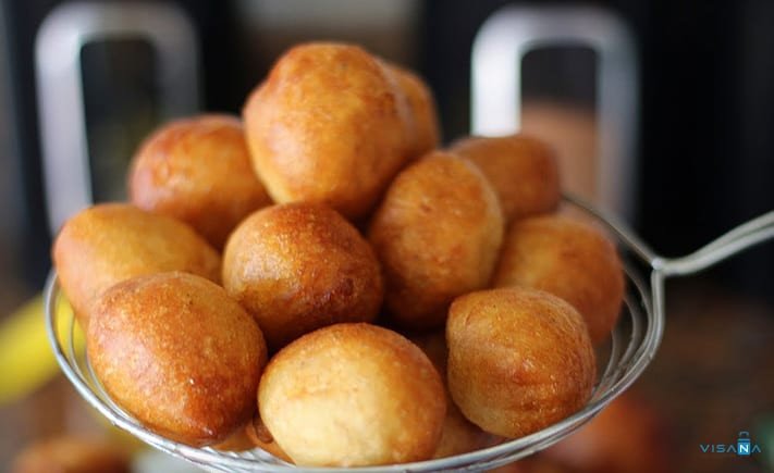 Bánh Puff Puff - món ăn vặt ở Nigeria