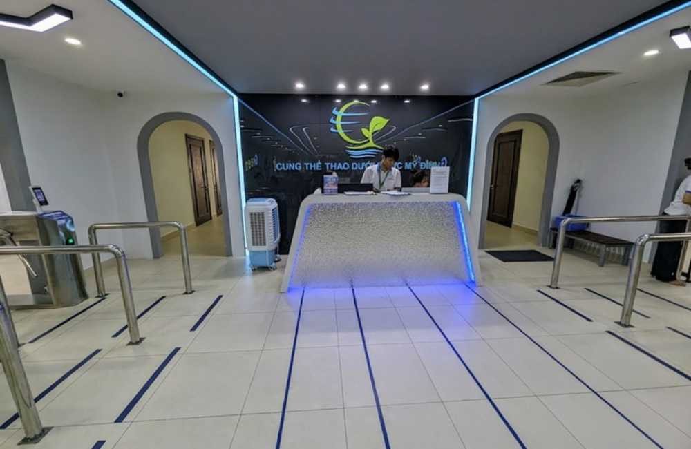 Bể bơi 4 mùa Mỹ Đình được trang bị nhiều tiện ích hiện đại và tiện lợi