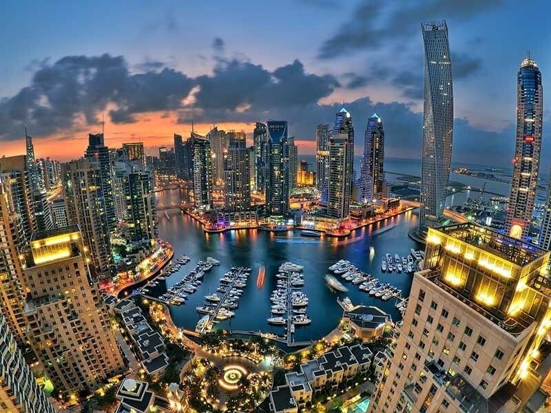 Biểu tượng Burj Khalifa vươn cao giữa Dubai, tòa nhà cao nhất thế giới tại Tiểu vương quốc Dubai, UAE.