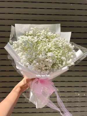Bó hoa baby trắng tinh khôi, tượng trưng cho tình bạn trong sáng ngày kỷ yếu cho nữ