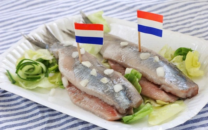 Cá trích muối Hollandse Nieuwe, đặc sản ẩm thực Hà Lan