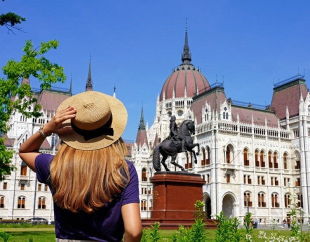 Cảnh quan mùa thu lãng mạn ở Hungary, gợi ý thời điểm lý tưởng để du lịch và trải nghiệm Hungary cách Việt Nam mấy giờ bay