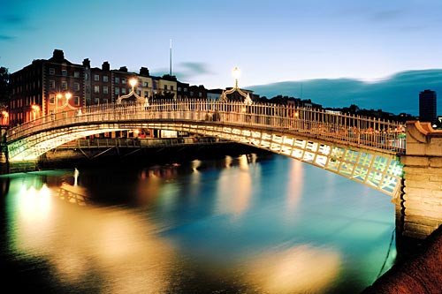 Cầu Samuel Beckett với kiến trúc độc đáo bắc qua sông Liffey ở Ai Nhĩ Lan