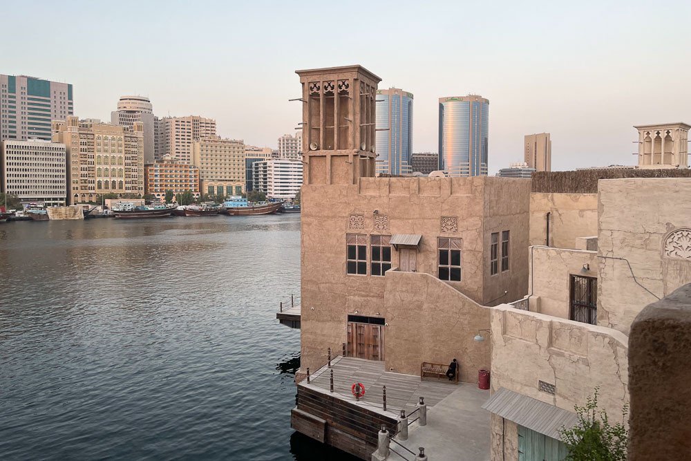 Chợ truyền thống Old Dubai với những con thuyền Abra