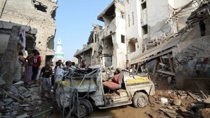 Di tích đổ nát tại Yemen sau một cuộc không kích, phản ánh tình hình căng thẳng tại quốc gia Trung Đông