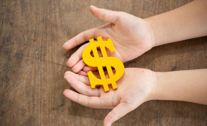 Điện thoại hiển thị ứng dụng kiểm tra tỷ giá ngoại tệ USD/VND trực tuyến