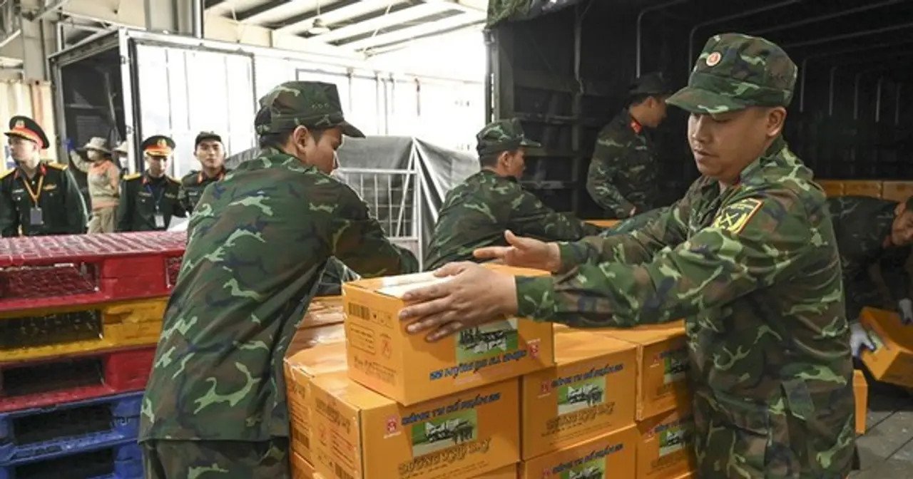 Đội cứu hộ Việt Nam trao khoản viện trợ 300.000 đô la Mỹ cho Myanmar khắc phục hậu quả động đất