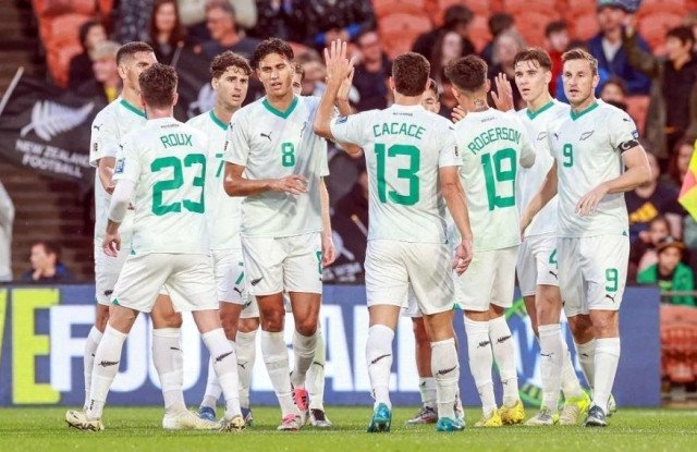 Đội tuyển bóng đá New Zealand ăn mừng sau khi giành vé dự World Cup