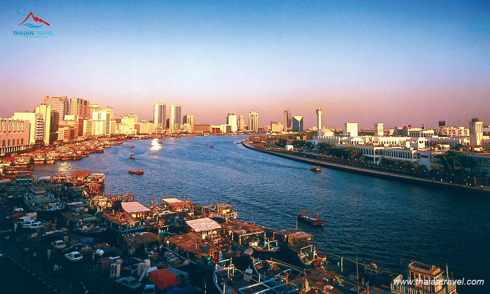 Du thuyền trên Dubai Creek