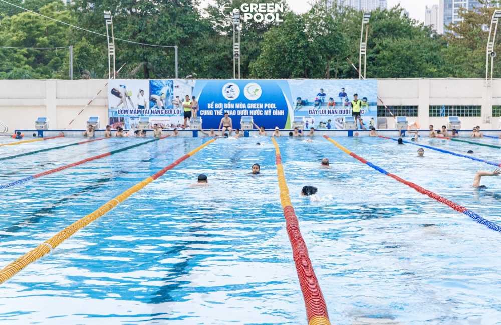 Giá vé bơi tại cung thể thao Mỹ Đình khá hợp lý và đa dạng lựa chọn