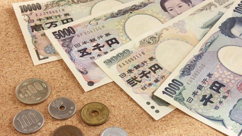 Giao dịch đổi tiền Man Nhật sang tiền Việt tại quầy ngân hàng, địa điểm đổi tiền uy tín