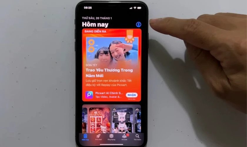 Giao diện App Store hiển thị ảnh đại diện tài khoản Apple ID