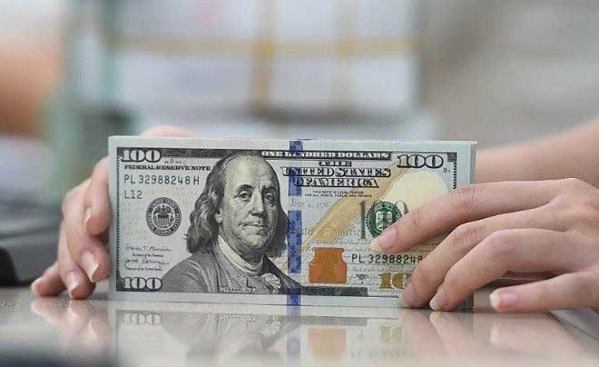 Hình ảnh minh họa số tiền 300 đô la Mỹ quy đổi sang tiền Việt Nam, thể hiện giá trị hiện tại.