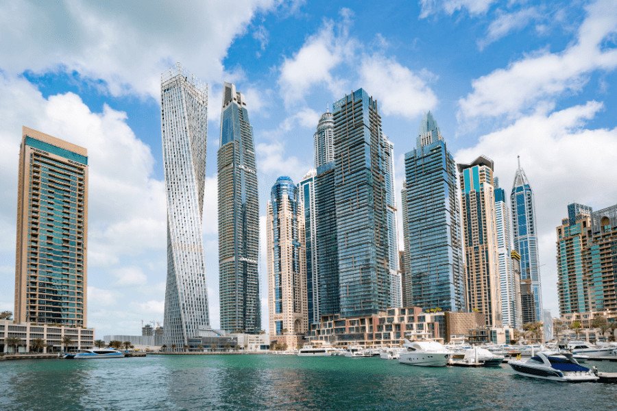 Hình ảnh về văn hóa và đa dạng xã hội tại UAE, nơi nhiều chuyên gia quốc tế sinh sống và làm việc