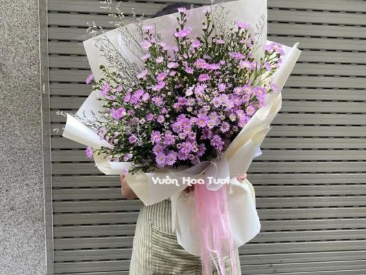 Hoa sinh nhật tháng 8, bó hoa thạch thảo tím nhẹ nhàng và đằm thắm, phù hợp làm bó hoa kỷ yếu.