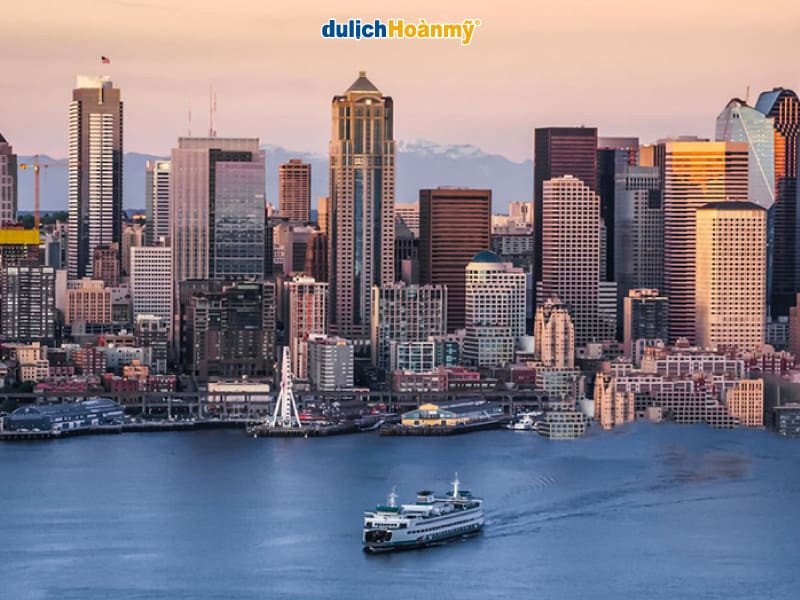 Hoạt động sầm uất tại Cảng Seattle, đóng góp vào sự đa dạng của nền kinh tế Hoa Kỳ