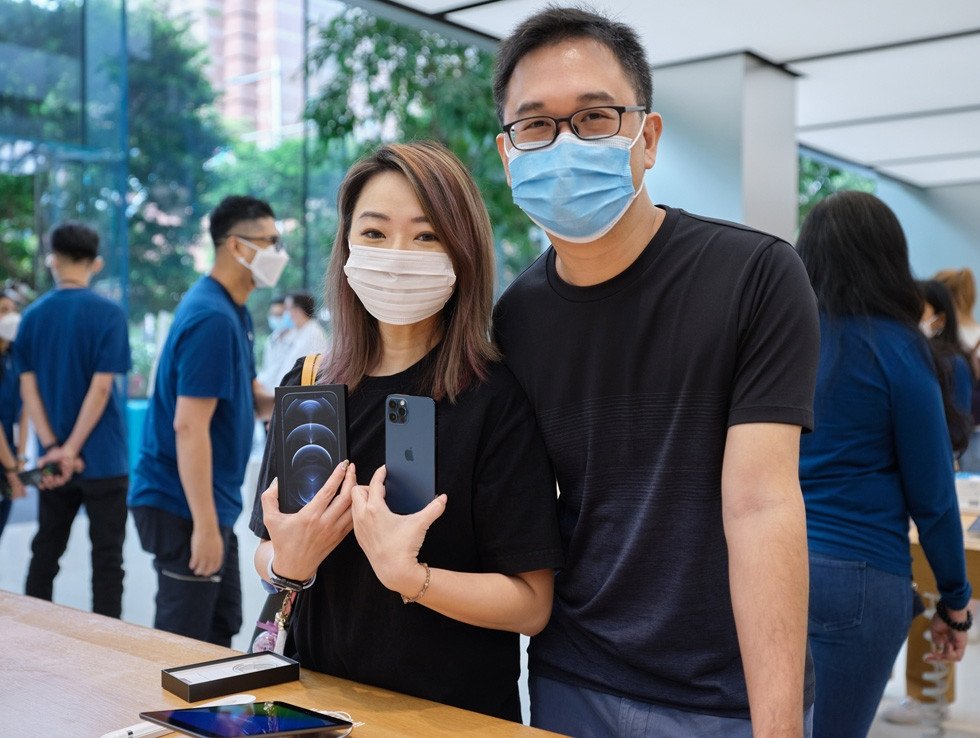 iPhone ZA/A với giao diện tiếng Anh và màn hình chính của iOS