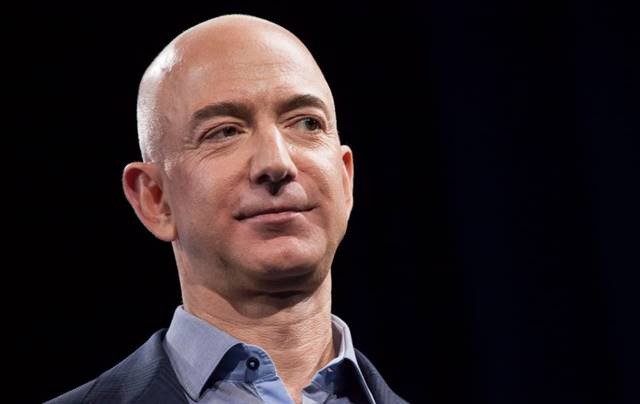 Jeff Bezos, nhà sáng lập Amazon, biểu tượng của thương mại điện tử toàn cầu
