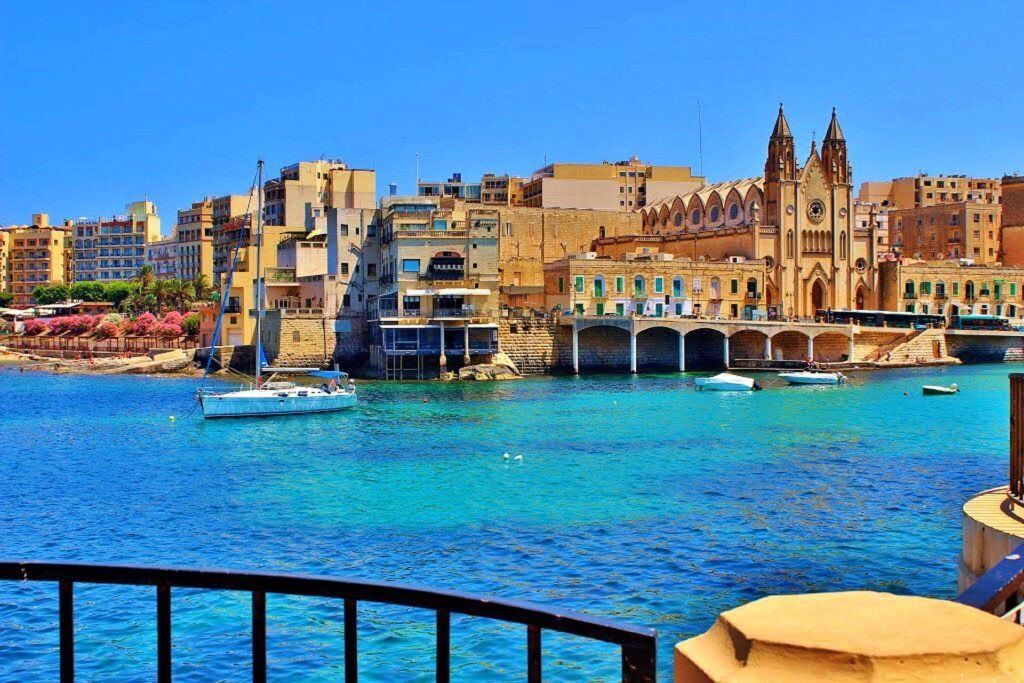 Malta là Nước Nào? Khám Phá Quốc Đảo Địa Trung Hải Khí hậu mát mẻ tại Malta