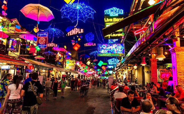 Không gian nhộn nhịp tại chợ đêm Angkor Night Market ở Siem Reap, kinh nghiệm chi tiêu và 1 đồng Campuchia bằng bao nhiêu tiền Việt Nam