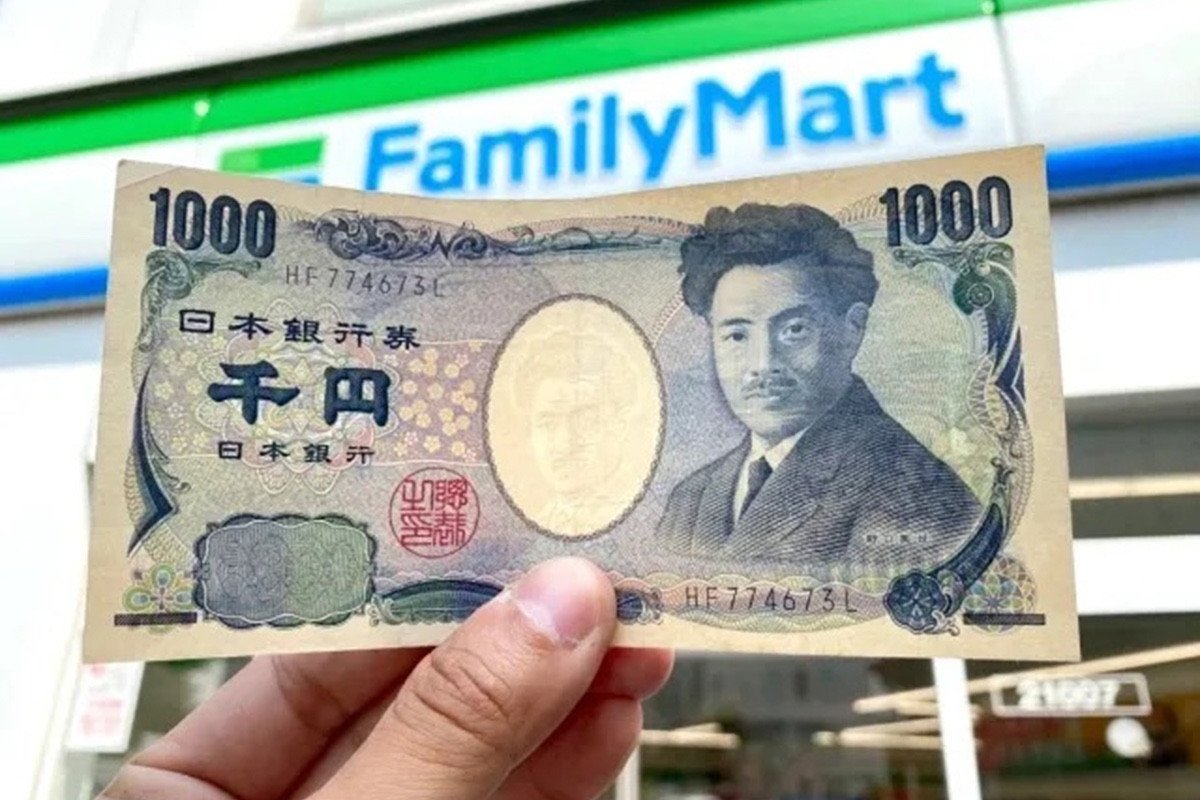 Khung cảnh bên trong một chi nhánh ngân hàng, nơi có thể đổi tiền ngoại tệ an toàn và uy tín