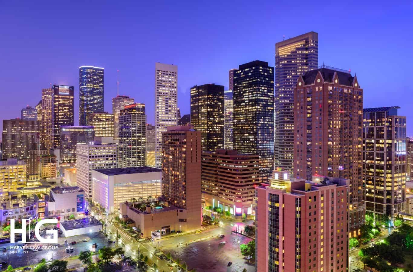 Khung cảnh kinh tế Houston với các tòa nhà chọc trời và cơ sở hạ tầng hiện đại