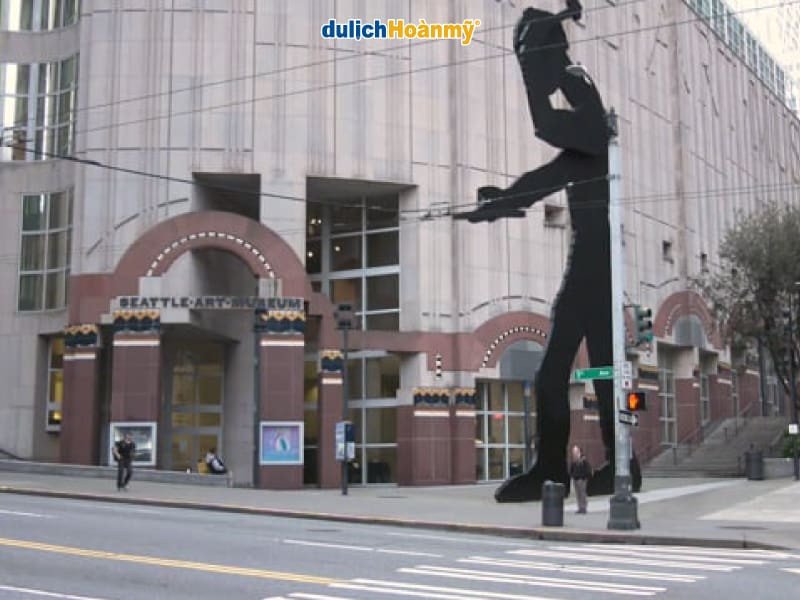 Kiến trúc độc đáo của một viện bảo tàng nghệ thuật tại Seattle, minh chứng cho sự phát triển văn hóa và giáo dục trong điều kiện khí hậu thuận lợi ở vùng ven biển Tây Hoa Kỳ