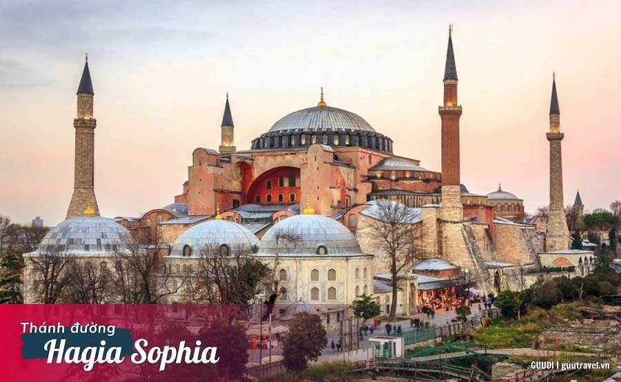 Kiến trúc lộng lẫy của Thánh đường Hagia Sophia, một điểm đến lịch sử tại Istanbul