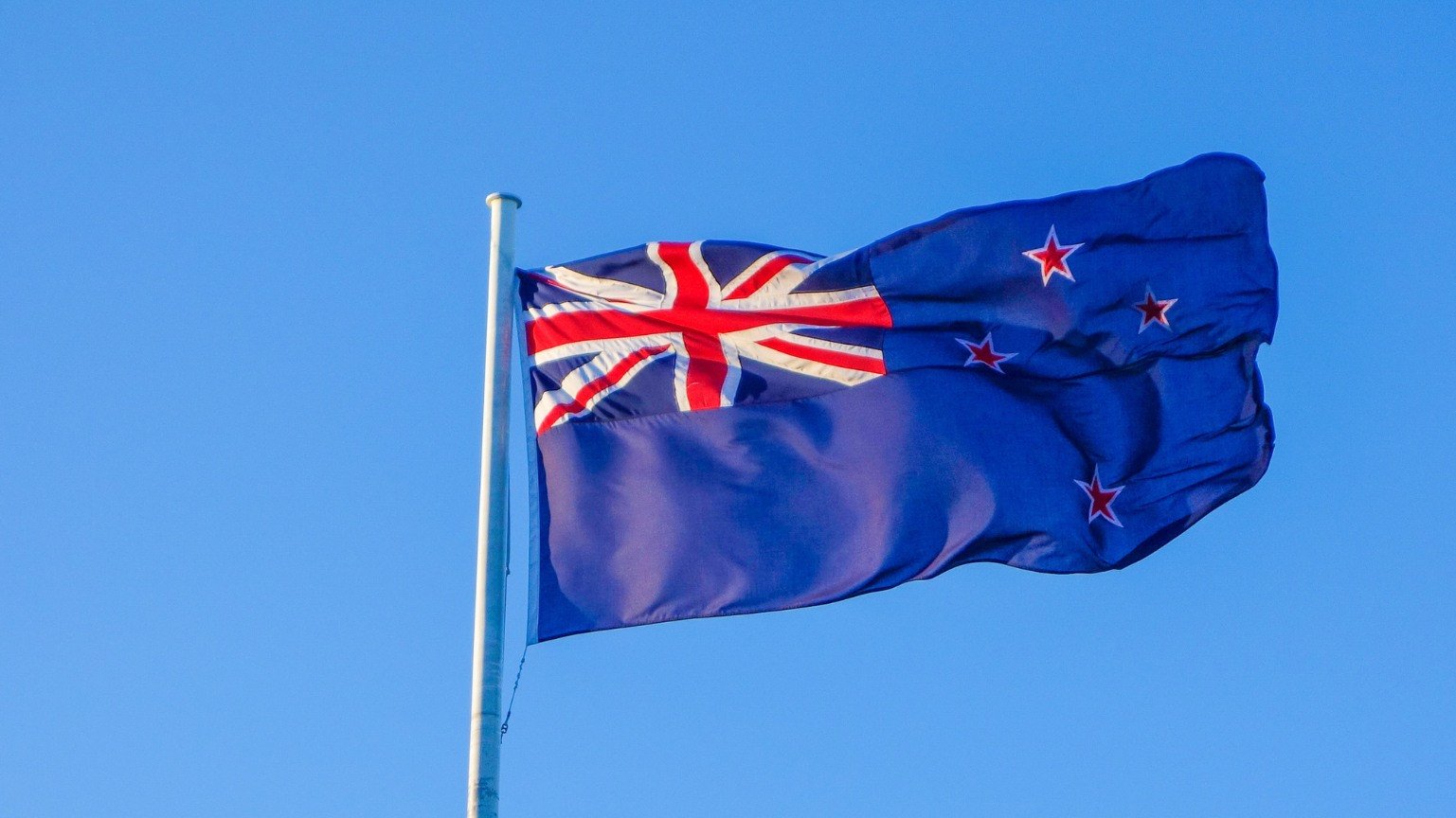 Lá cờ đầu tiên của New Zealand và quốc kỳ hiện tại