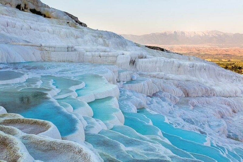 Lâu đài Bông Pamukkale với những hồ nước khoáng trắng xóa tại Thổ Nhĩ Kỳ