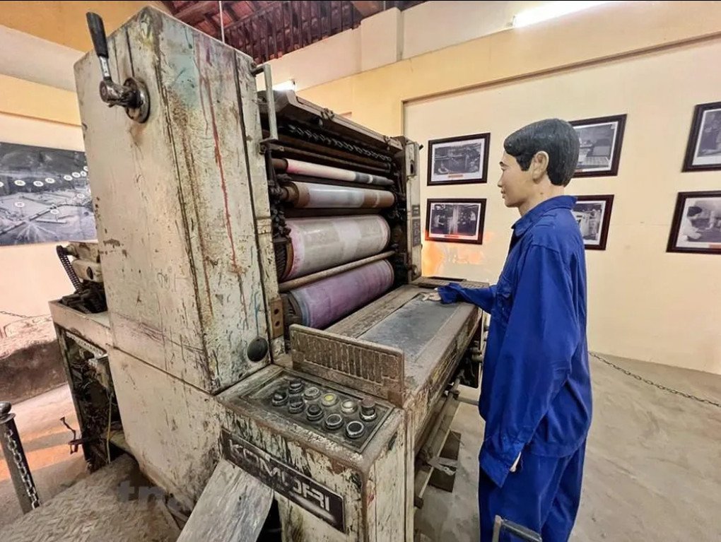 Mô hình máy in tiền tại di tích Chi Nê