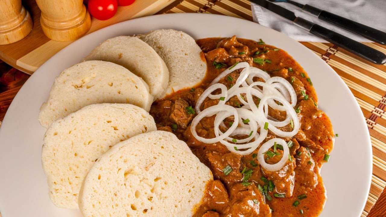 Món Goulash truyền thống của ẩm thực Séc