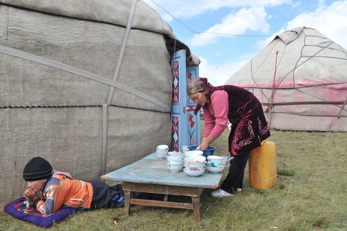 Người dân Kyrgyzstan đang làm việc