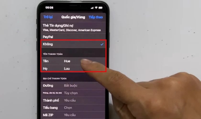 Người dùng đang chọn tùy chọn "Không" cho phương thức thanh toán khi chuyển vùng App Store