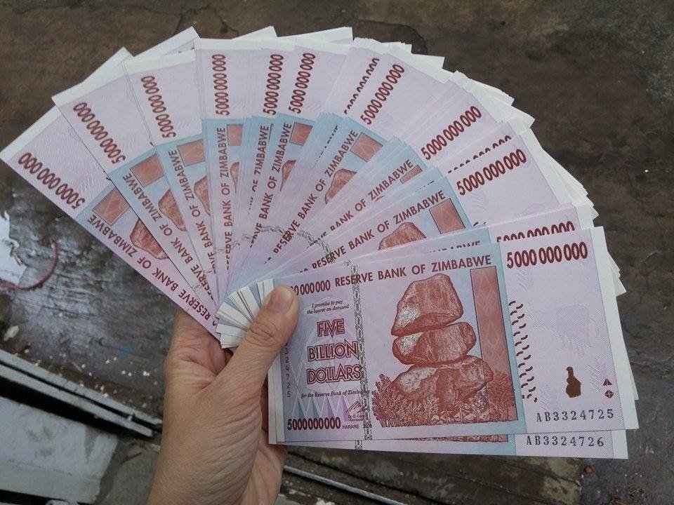 Người Việt Nam thích thú với việc sưu tầm những tờ tiền độc lạ như đôla Zimbabwe