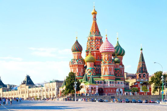 Nhà thờ Saint Basil rực rỡ trên Quảng trường Đỏ