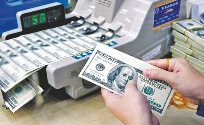 Những tờ tiền Đô la Mỹ với các mệnh giá khác nhau, biểu tượng của đồng tiền quyền lực