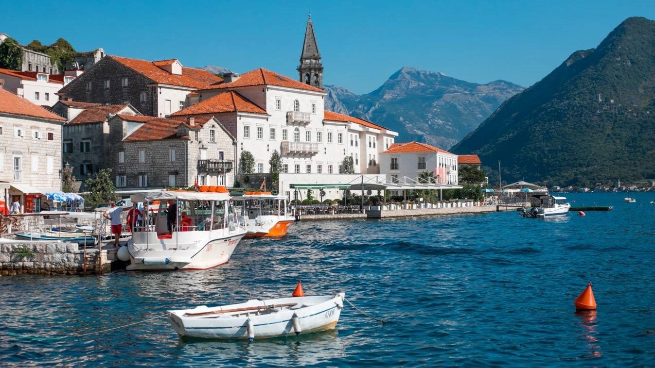 Phong cảnh sông nước yên bình tại Serbia