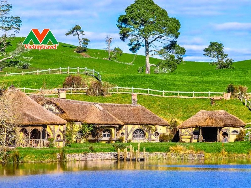 Quán rượu The Green Dragon Inn tại Hobbiton, trải nghiệm văn hóa khi du lịch New Zealand