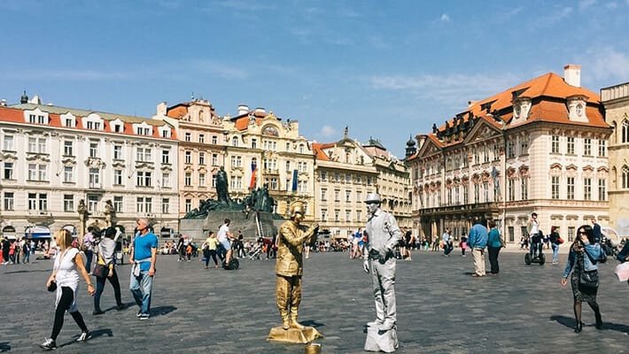 Quảng trường Phố Old Town nhộn nhịp tại Prague, điểm nhấn du lịch Cộng hòa Séc