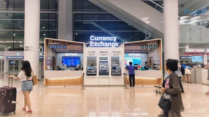 Quầy đổi tiền tại sân bay quốc tế, cung cấp dịch vụ đổi tiền Trung sang tiền Việt.