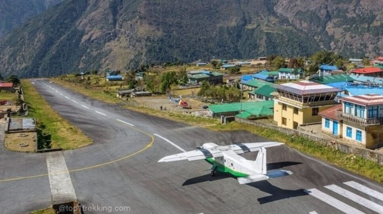 Sân bay Lukla với khung cảnh núi non hùng vĩ