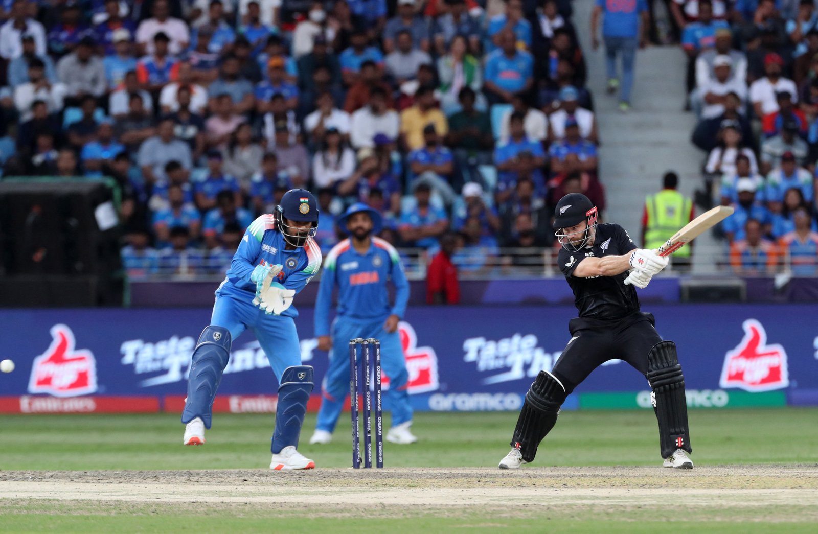 Sân cricket ở Dubai dự kiến sẽ hỗ trợ các bowler chậm hơn trong trận chung kết