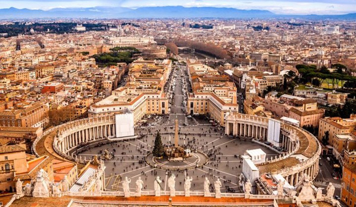 Vatican Là Nước Nhỏ Nhất Thế Giới Được Công Nhận Thành Vatican nhìn từ bên ngoài, hiển thị Vương Cung Thánh Đường Thánh Phêrô