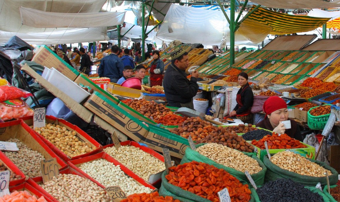 Tháp Burana và các bức tượng đá