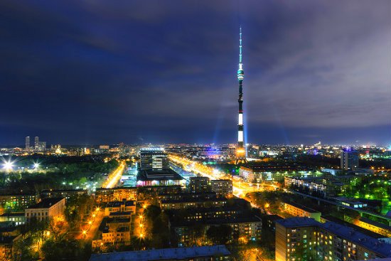 Tháp Ostankino hùng vĩ trên nền trời Moscow