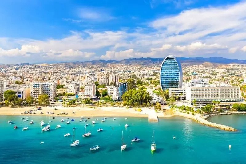 Thủ phủ kinh tế Limassol nhộn nhịp, trung tâm tài chính quan trọng của Síp