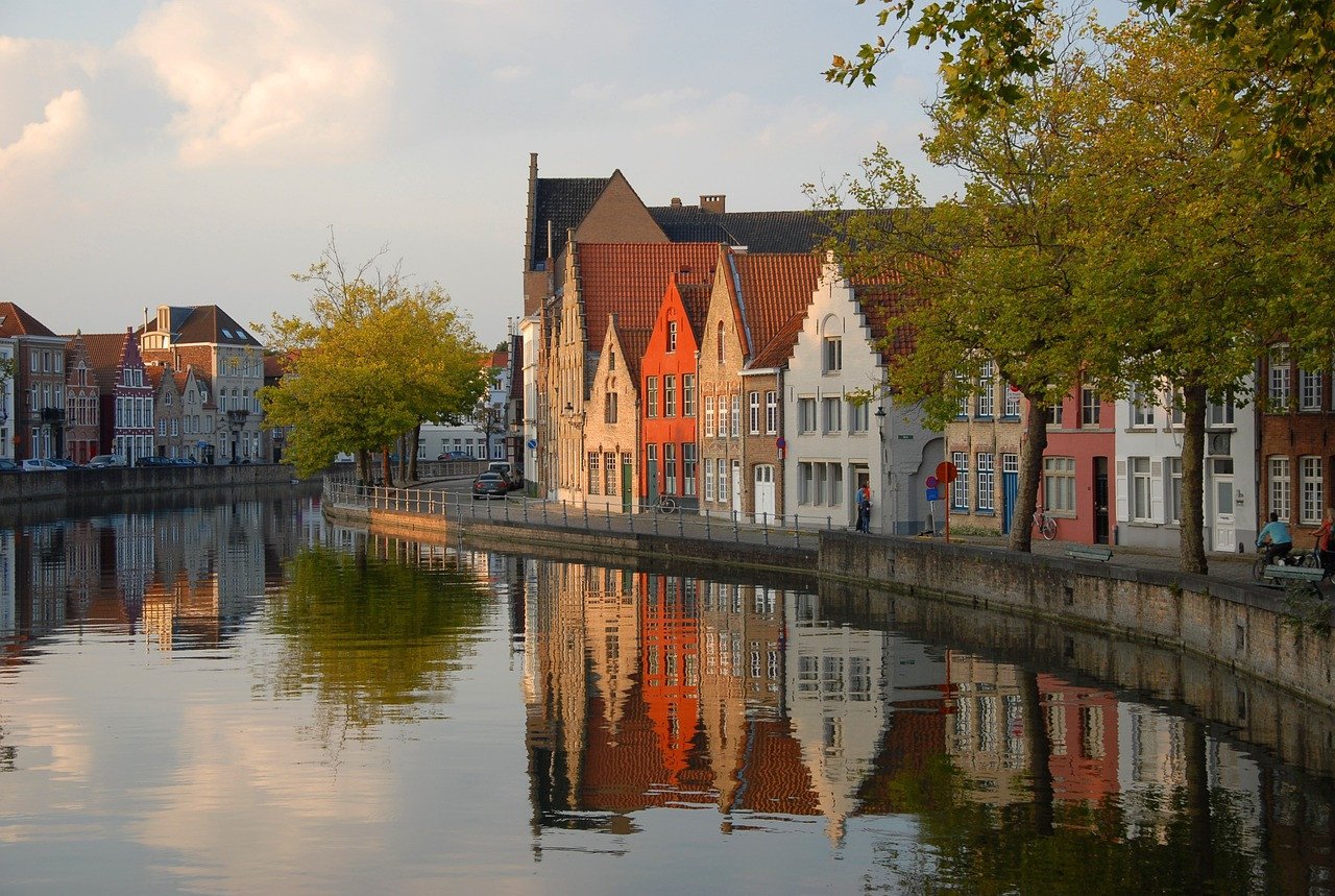 Belgium Là Nước Nào? Khám Phá Toàn Diện Vương Quốc Bỉ Tìm hiểu Belgium là nước nào và vị trí địa lý chiến lược