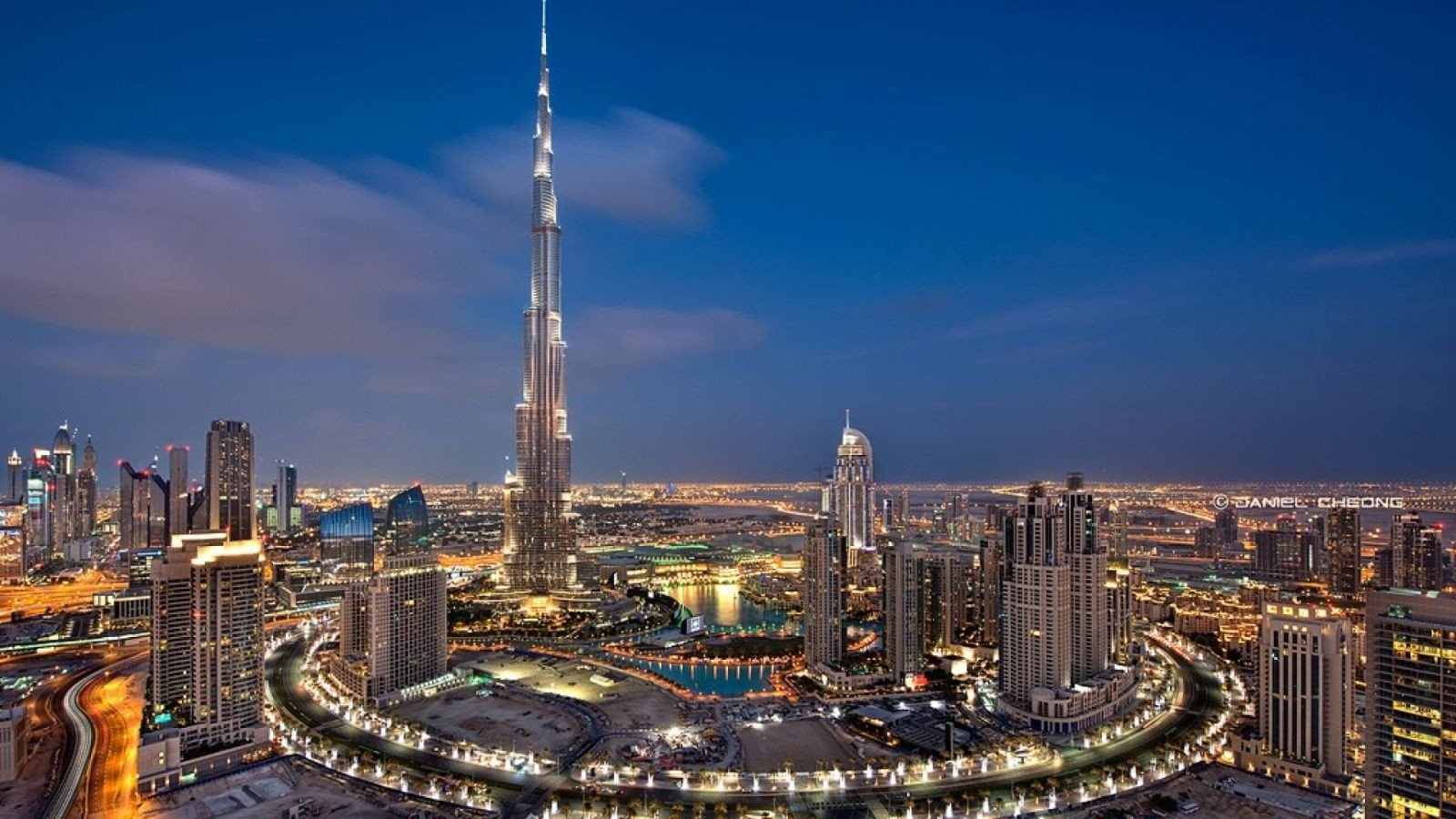 Tòa nhà Burj Khalifa cao chọc trời, biểu tượng kiến trúc của Dubai